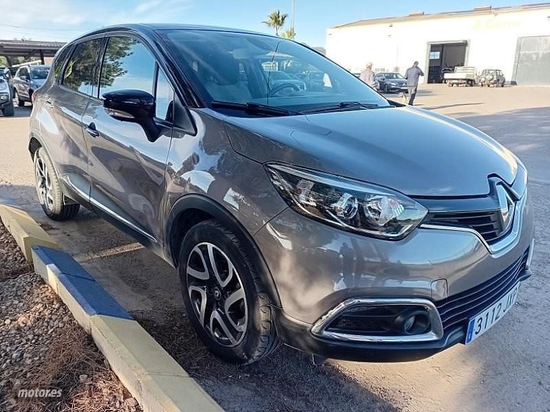 Usado Renault Captur 90 CV (66 kW) 2017 Gris SUV