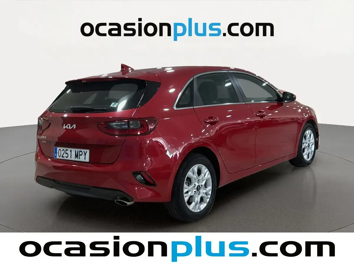 Usado Kia Ceed 120 CV (88 kW) 2024 Rojo Utilitario