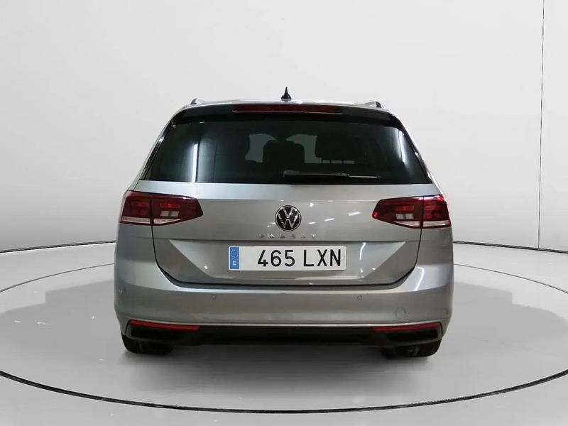 Usado VW Passat Executive 150 CV (110 kW) 2022 Gris Familiar