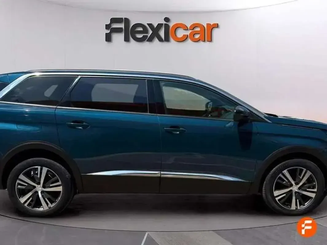 Usado Peugeot 5008 Active 131 CV (96 kW) 2023 Verde SUV