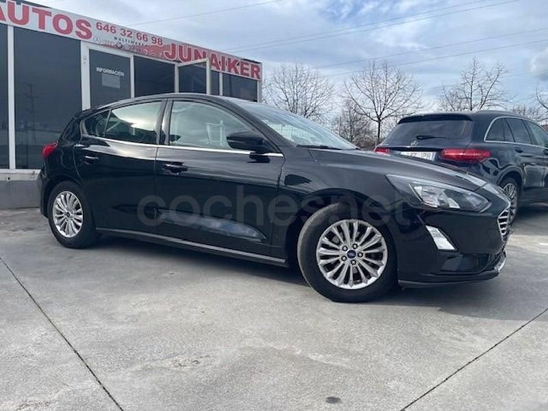 Usado Ford Focus Titanium 120 CV (88 kW) 2020 Negro Berlina
