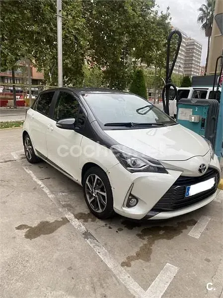 Usado Toyota Yaris 111 CV (81 kW) 2019 Blanco Berlina