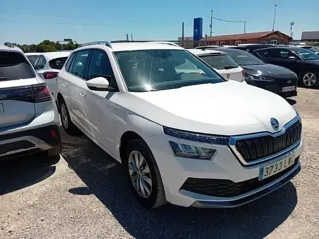 Usado Skoda Kamiq Ambition 110 CV (80 kW) 2022 Blanco SUV