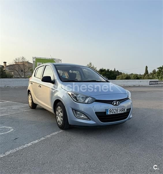 Azul Usado 2013 Hyundai i20 Berlina | 6199 € (Precio justo) - Imagen 1/4