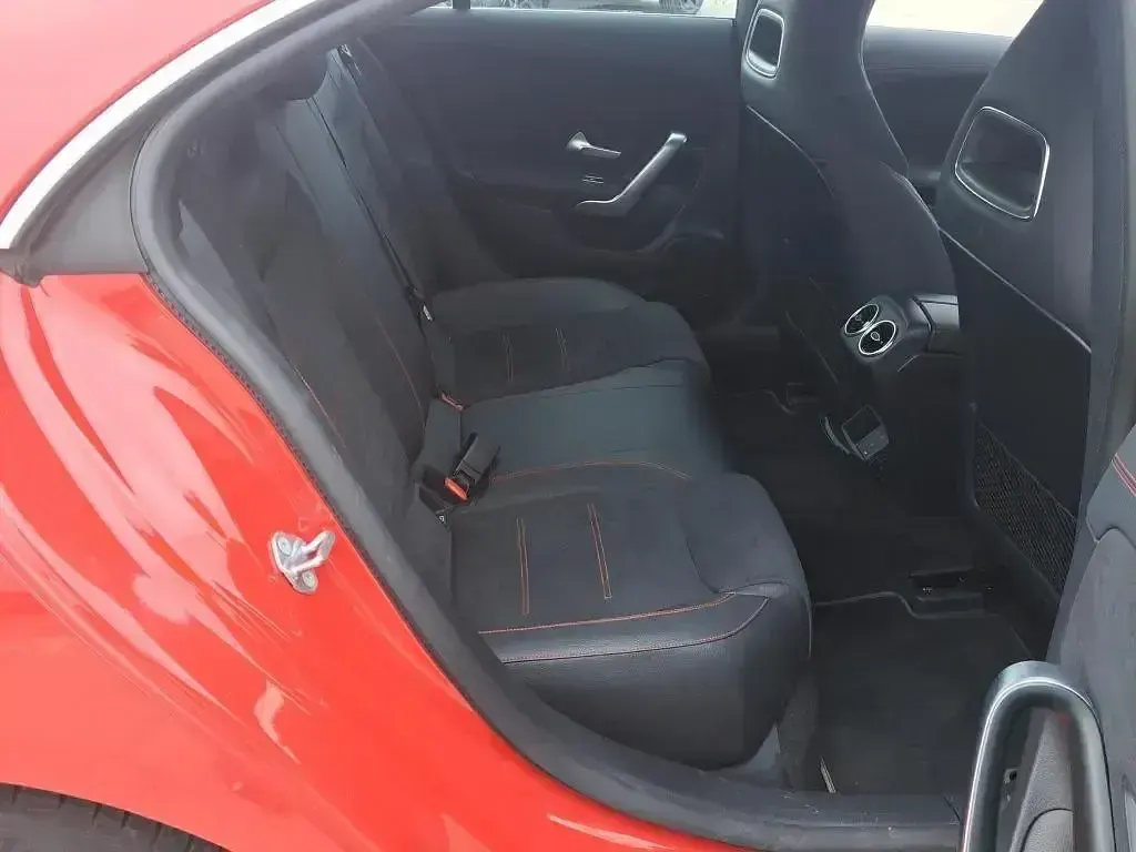 Usado Mercedes CLA200 163 CV (119 kW) 2019 Rojo Berlina