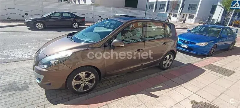 Usado Renault Scenic E-Tech Dynamique 105 CV (77 kW) 2009 Beige Monovolumen