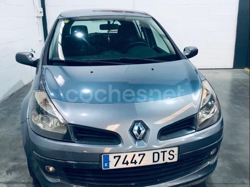 Azul Usado 2005 Renault Clio II Privilege Berlina | 3250 € (Precio justo) - Imagen 1/4