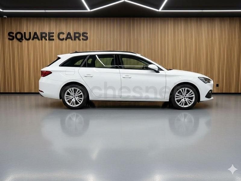 Usado Seat Leon Style 150 CV (110 kW) 2022 Blanco Familiar