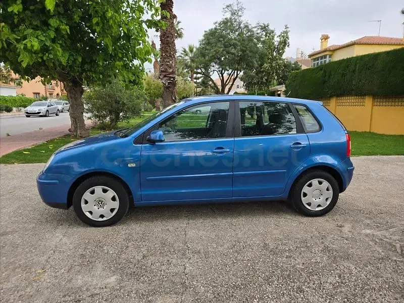 Usado VW Polo Highline 75 CV (55 kW) 2004 Azul Utilitario