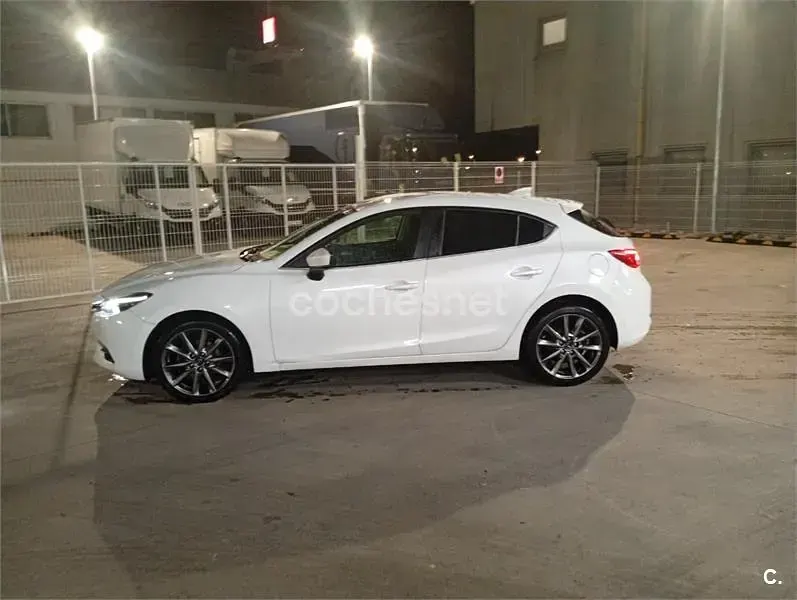 Usado Mazda 3 105 CV (77 kW) 2018 Blanco Berlina