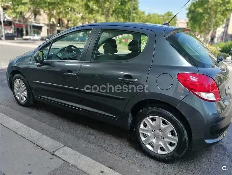 Usado Peugeot 207 75 CV (55 kW) 2010 Gris / plata Berlina
