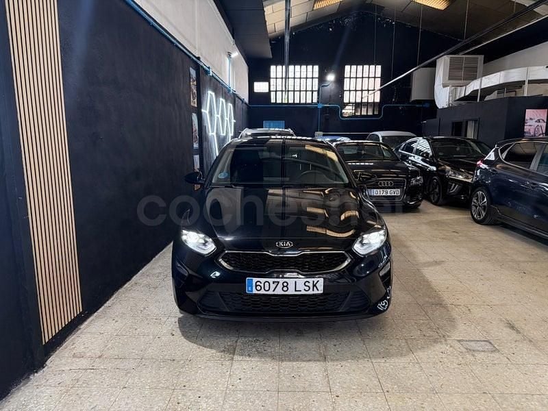 Usado Kia Ceed 136 CV (100 kW) 2021 Negro Utilitario