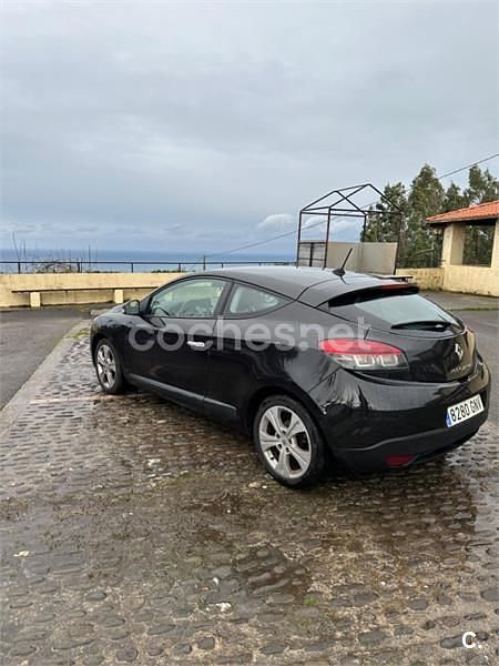 Usado Renault Mégane Dynamique 105 CV (77 kW) 2009 Negro Berlina