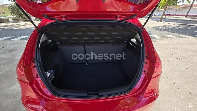 Usado Seat Leon Copa 105 CV (77 kW) 2011 Rojo Utilitario