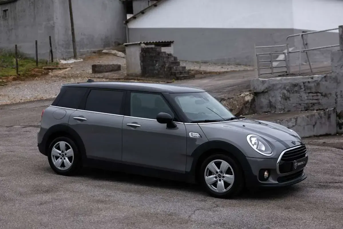 Usado Mini Cooper Clubman 136 CV (100 kW) 2019 Gris Familiar