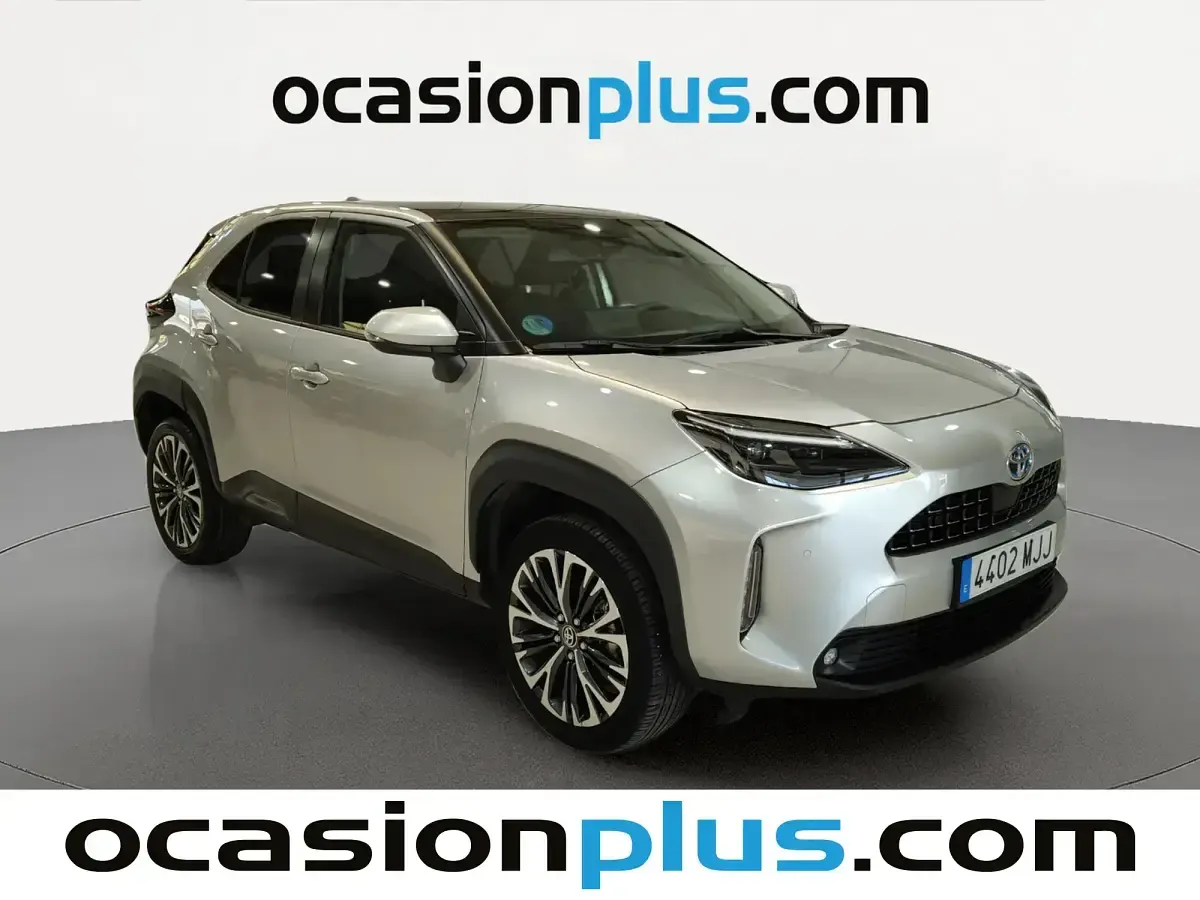 Usado Toyota Yaris Hybrid Style 116 CV (85 kW) 2023 Gris Pickup/Camioneta