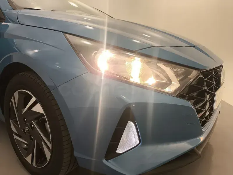 Usado Hyundai i20 100 CV (73 kW) 2022 Azul Utilitario