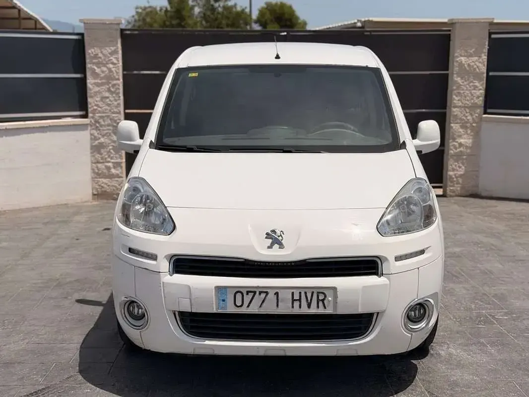 Usado Peugeot TePee Active 91 CV (66 kW) 2014 Blanco Van