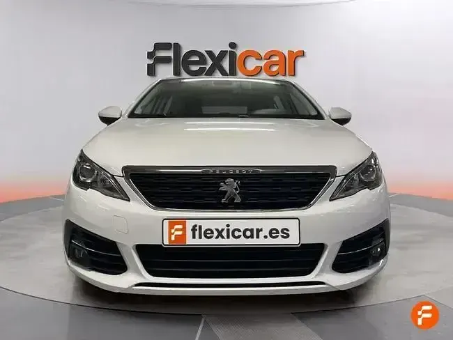 Usado Peugeot 308 Active 130 CV (95 kW) 2021 Blanco Berlina