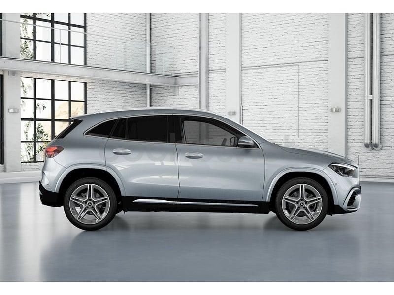 Usado Mercedes GLA200 150 CV (110 kW) 2025 Gris / plata SUV