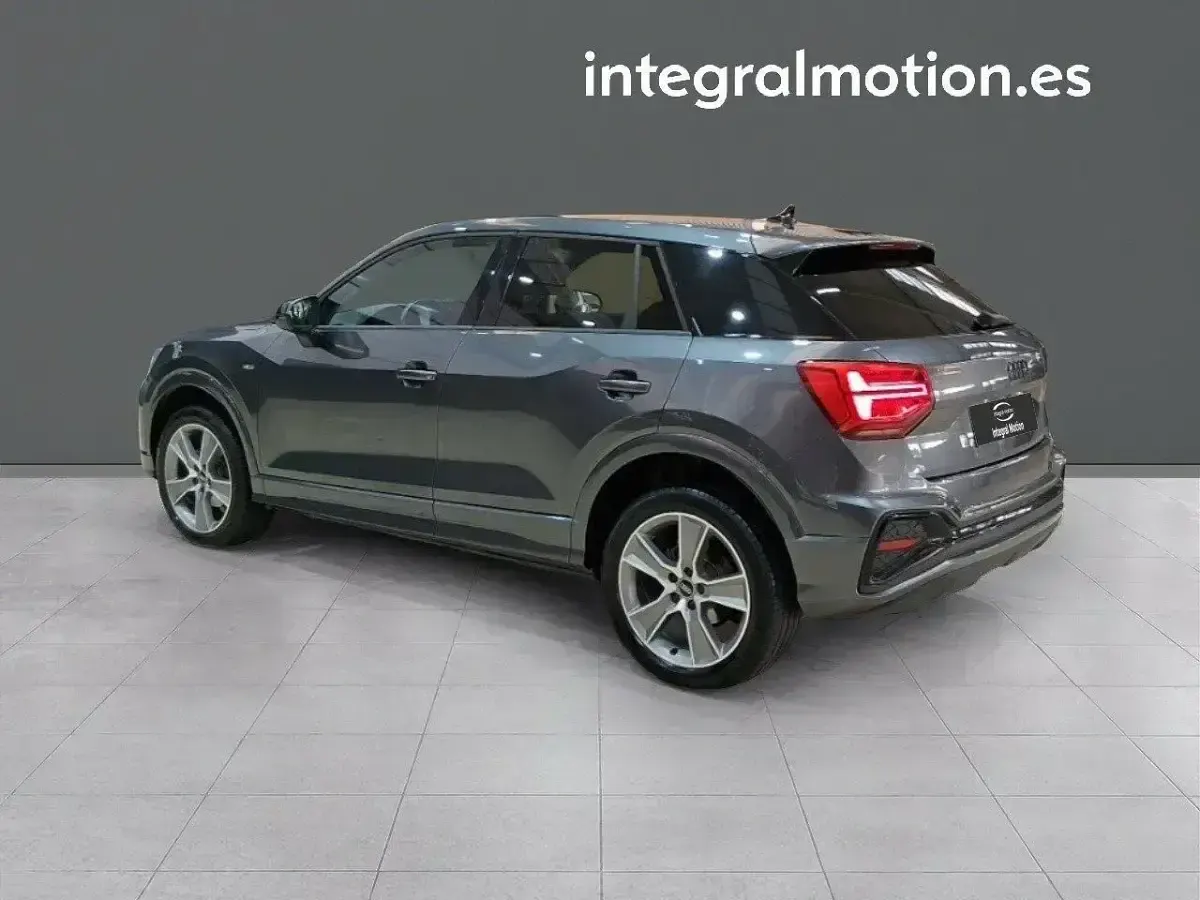 Usado Audi Q2 Premium 116 CV (85 kW) 2023 Gris SUV