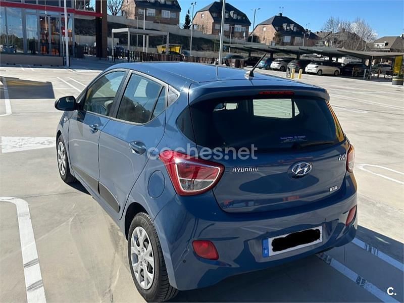 Usado Hyundai i10 Blackline 87 CV (63 kW) 2015 Azul Utilitario
