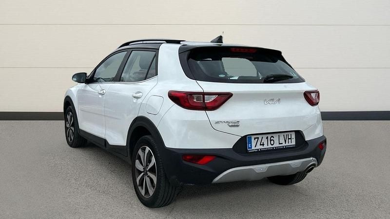 Usado Kia Stonic 120 CV (88 kW) 2021 Blanco SUV