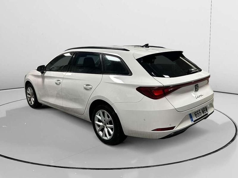 Usado Seat Leon Style 117 CV (86 kW) 2022 Blanco Familiar