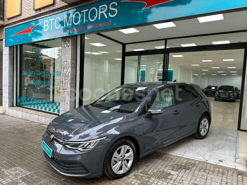Gris / plata Usado 2023 VW Golf VIII Life Berlina | 22.790 € (Precio justo) - Imagen 1/4