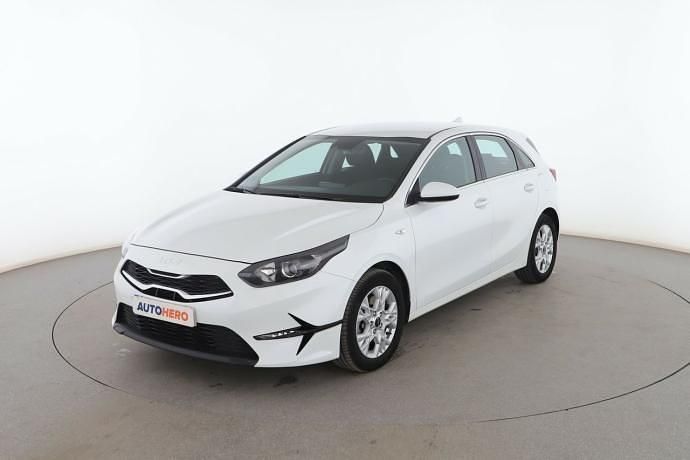 Blanco Usado 2022 Kia Ceed Berlina | 17.499 € (Precio justo) - Imagen 1/3
