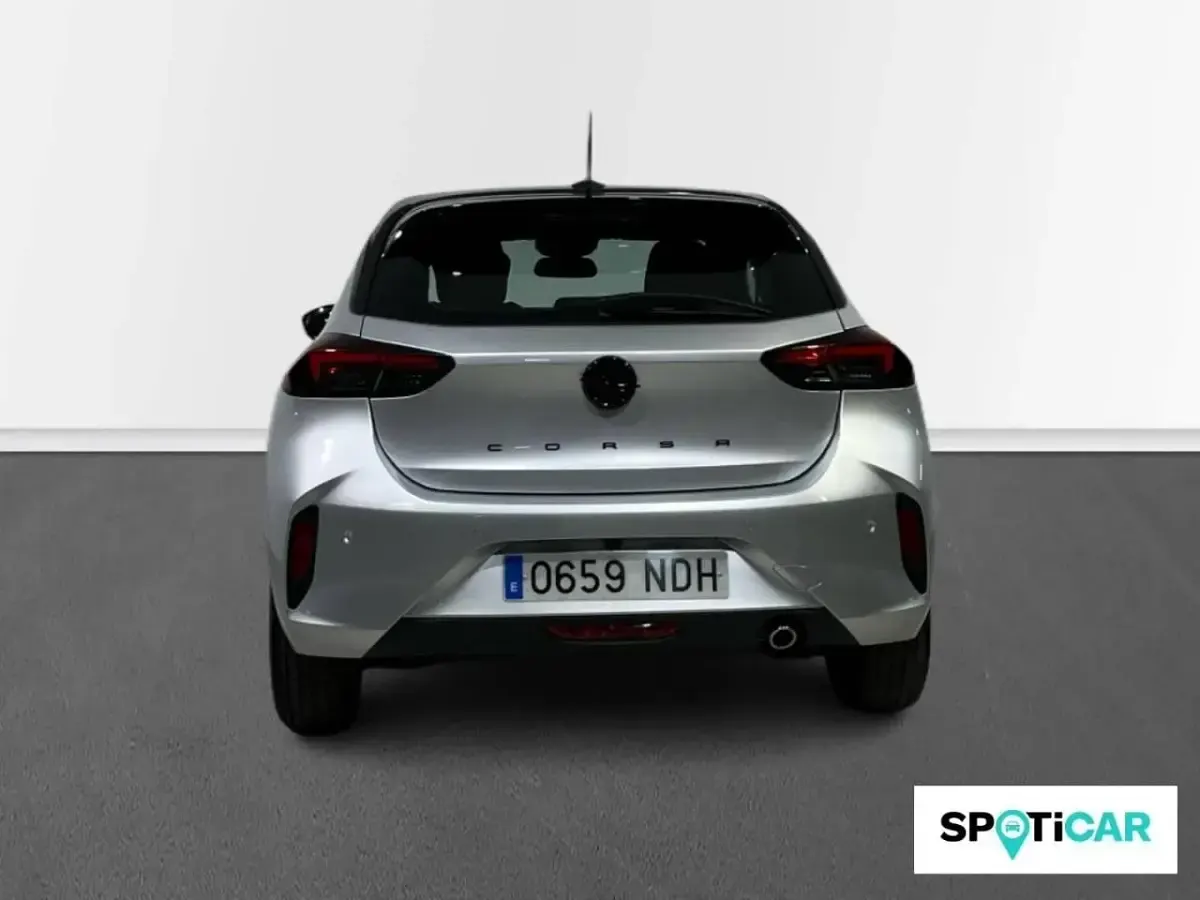 Usado Opel Corsa 100 CV (73 kW) 2025 Gris Utilitario