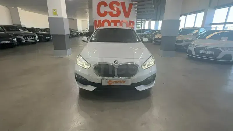 Usado BMW 118 Comfort Edition 150 CV (110 kW) 2021 Blanco Berlina