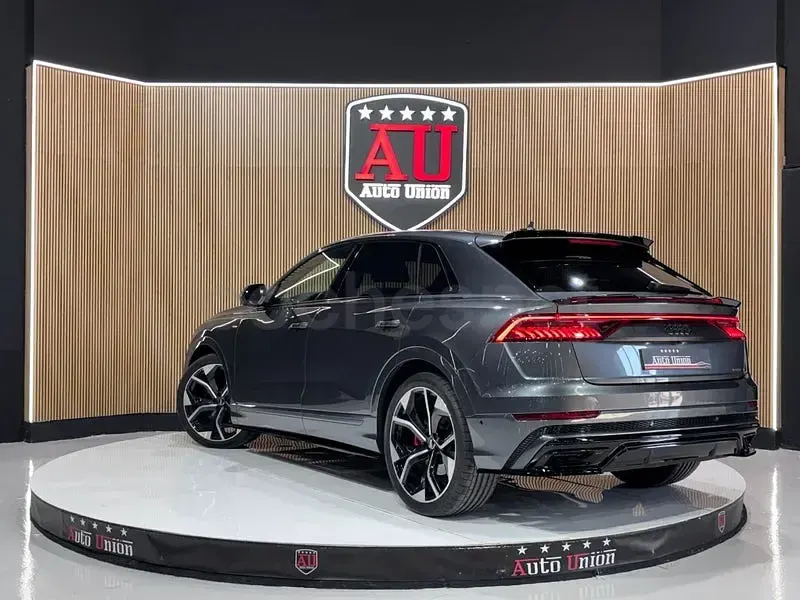 Usado Audi Q8 S-Line 286 CV (210 kW) 2019 Gris / plata SUV