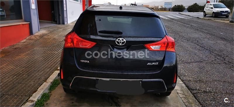 Usado Toyota Auris 90 CV (66 kW) 2015 Negro Berlina