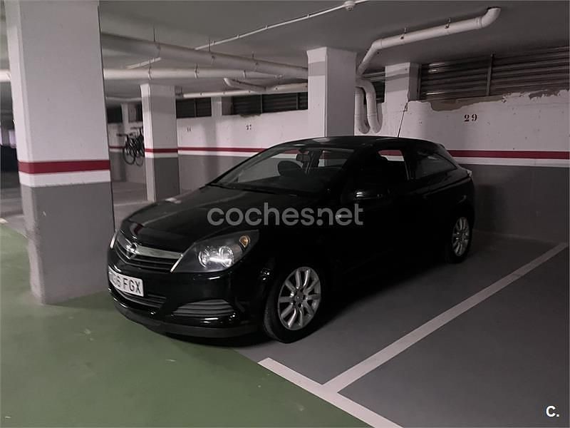 Usado Opel Astra GTC Enjoy 90 CV (66 kW) 2006 Negro Berlina
