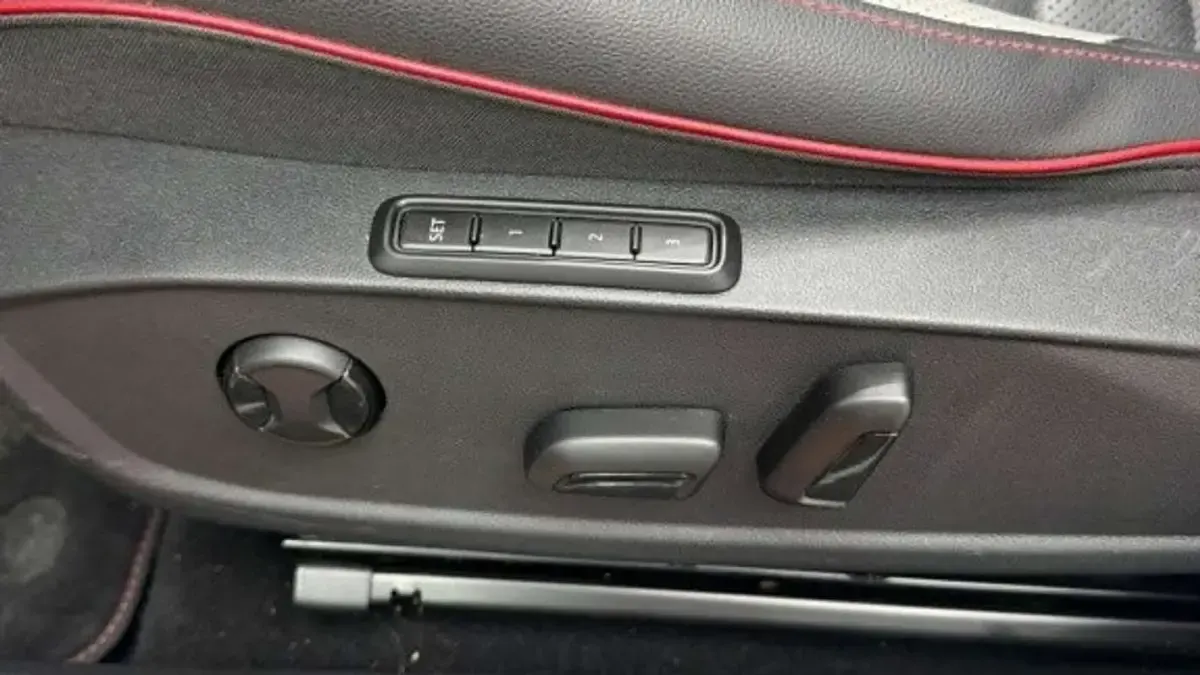 Usado VW Golf VIII GTI 245 CV (180 kW) 2023 Blanco Utilitario