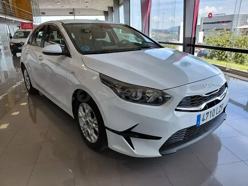Usado Kia Ceed 100 CV (73 kW) 2022 Blanco Utilitario