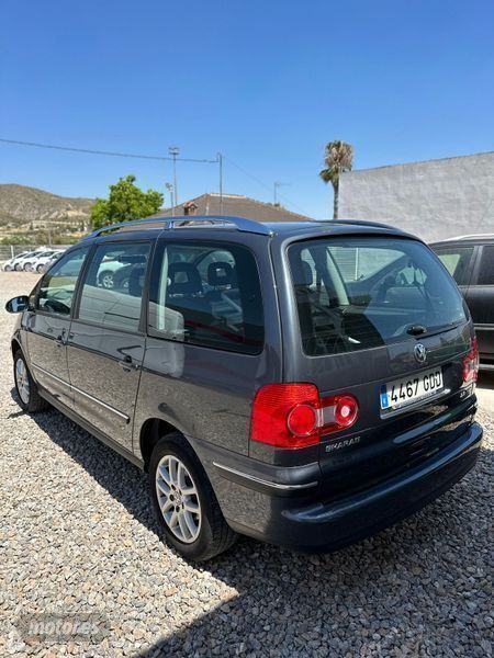 Usado VW Sharan Advance 140 CV (102 kW) 2008 Gris Monovolumen