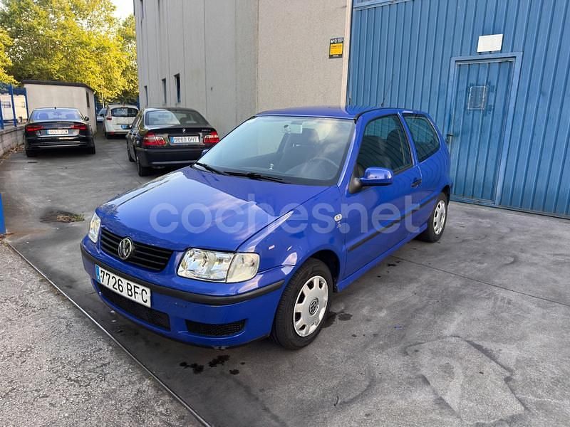 Azul Usado 2001 VW Polo Conceptline Berlina | 2650 € (Precio justo) - Imagen 1/4