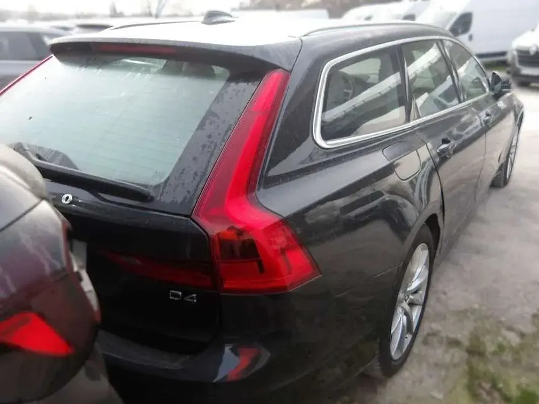 Käytetty Volvo V90 Business Edition 190 HP (139 kW) 2020 Farmari