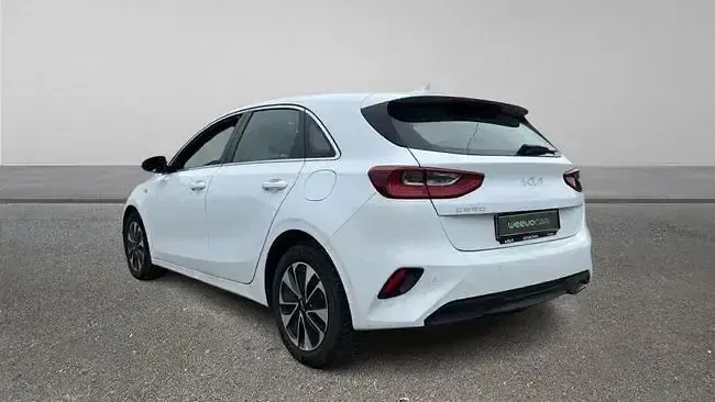Usado Kia Ceed 100 CV (73 kW) 2024 Blanco Utilitario