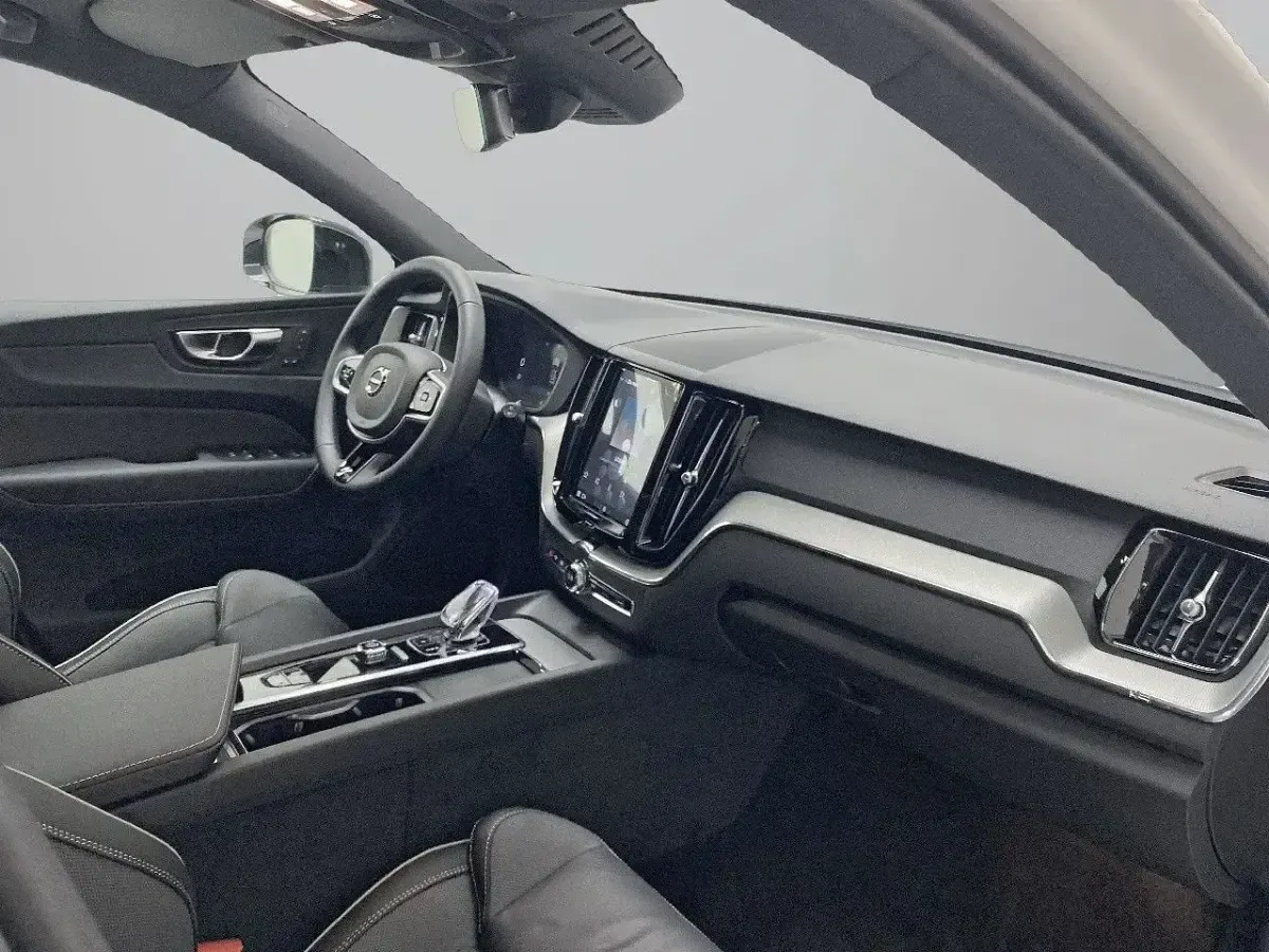 Usado Volvo XC60 Plus 250 CV (183 kW) 2024 Blanco SUV