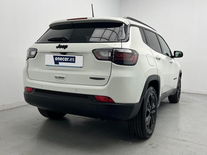 Usado Jeep Compass Night Eagle 130 CV (95 kW) 2022 Blanco gelato SUV