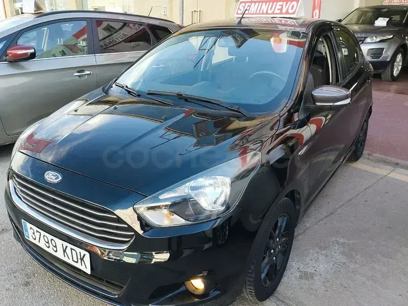 Usado Ford Ka Plus Ultimate 85 CV (62 kW) 2017 Negro Utilitario