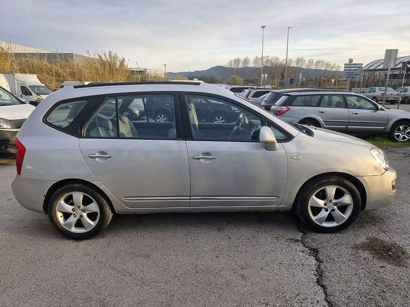 Usado Kia Carens Active 140 CV (102 kW) 2007 Gris / plata Monovolumen