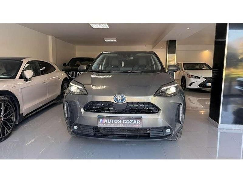 Usado Toyota Yaris Cross Business Edition 116 CV (85 kW) 2023 Verde SUV
