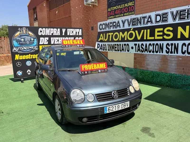 Usado VW Polo Highline 100 CV (73 kW) 2005 Gris / plata Utilitario