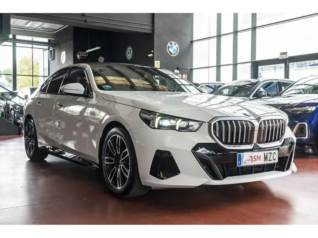 Używany BMW 520 Sport Line 197 KM (144 kW) 2025 Biały Sedan/Limuzyna