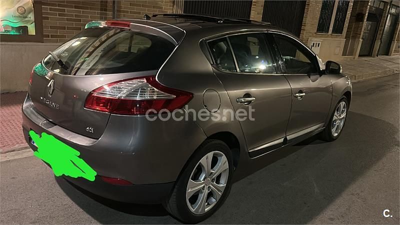 Usado Renault Mégane Dynamique 105 CV (77 kW) 2009 Gris / plata Berlina