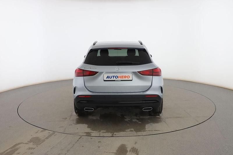 Usado Mercedes GLA200 AMG line 150 CV (110 kW) 2024 Gris SUV